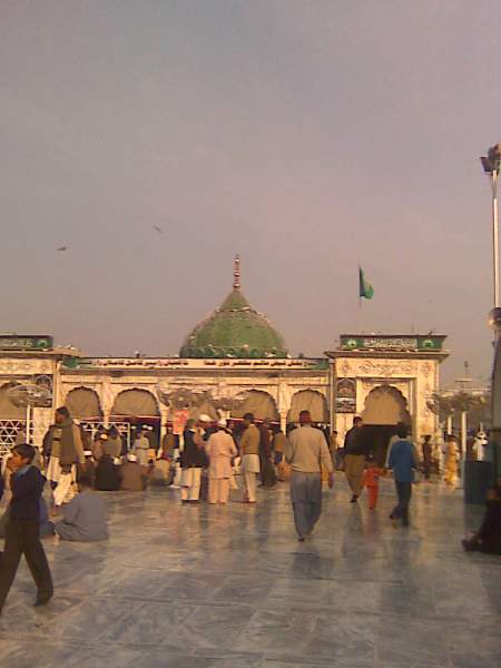 Preprations For Data Ganj Bakhsh Urs Mubarak 2010 Photo 021.jpg